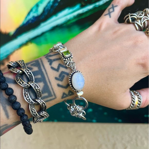 Handmade green peridot & moonstone maille link boho gemstones bracelet - Picture 12 of 15